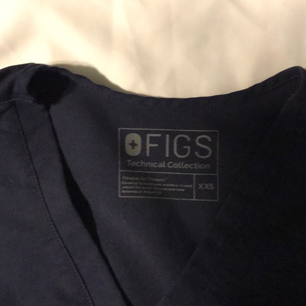 FIGS‎ TOP - Picture 2 of 3